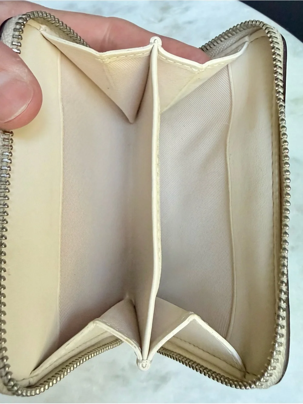 COACH Strawberry Billfold Wallet Chalk Multi Pebbled Leather CT908